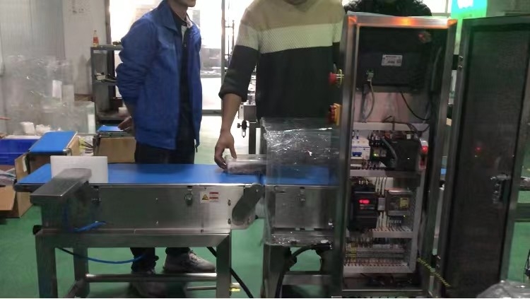 وزن کش 1KW 120p/min بررسی سرعت بالا برای بازرسی وزن محصولات