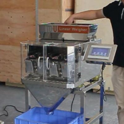 دستگاه بسته بندی توزین خطی 0.8 کیلووات 200 گرم 4 سر 0.5 لیتری 80 P/M